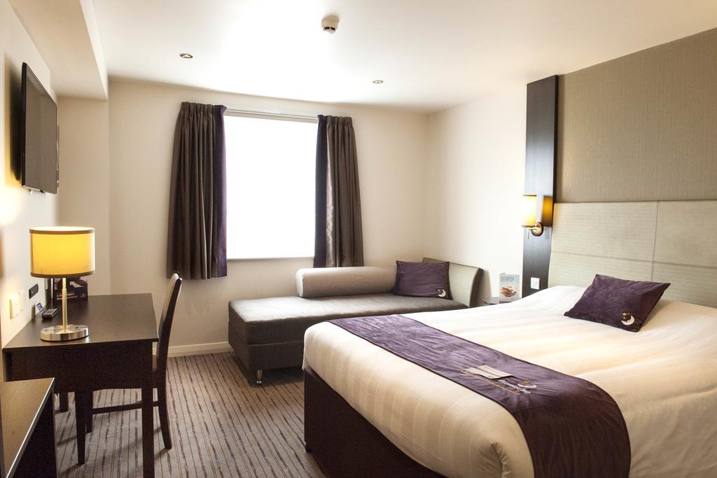 Premier Inn Aberdeen Airport - Dyce Room photo