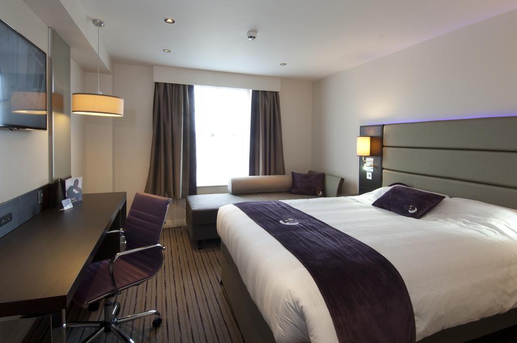 Premier Inn Aberdeen Airport - Dyce Room photo