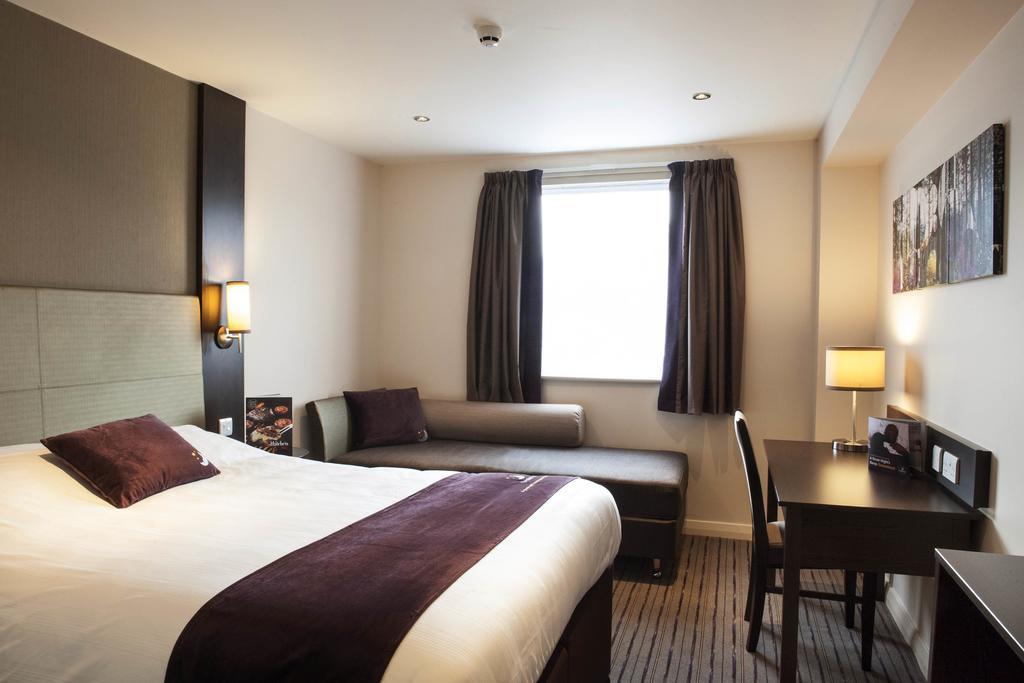 Premier Inn Aberdeen Airport - Dyce Room photo