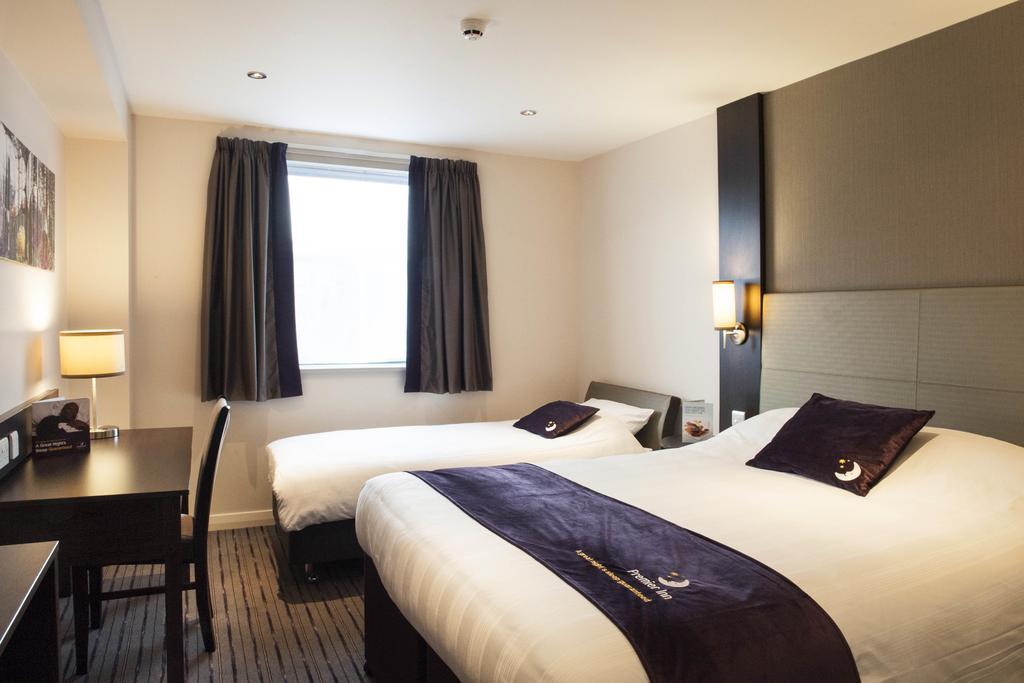Premier Inn Aberdeen Airport - Dyce Room photo